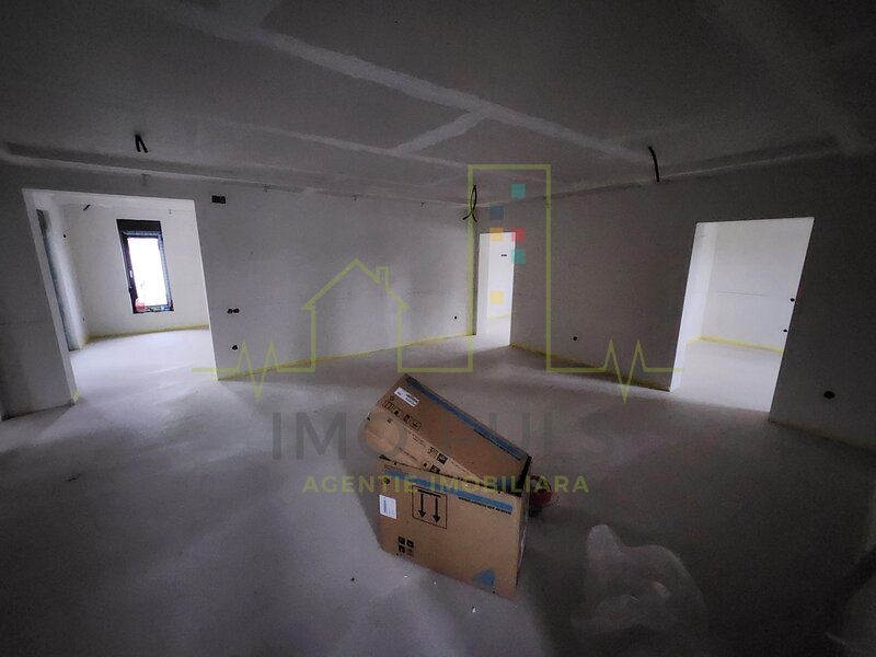 Sacalaz, casa individuala, 2 fronturi mari cu 2 porti de acces auto