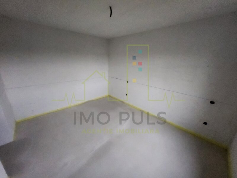 Sacalaz, casa individuala, 2 fronturi mari cu 2 porti de acces auto