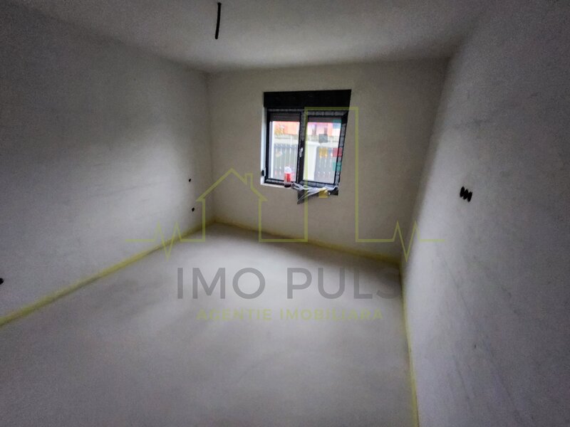 Sacalaz, casa individuala, 2 fronturi mari cu 2 porti de acces auto