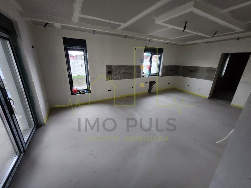 Sacalaz, casa individuala, 2 fronturi mari cu 2 porti de acces auto