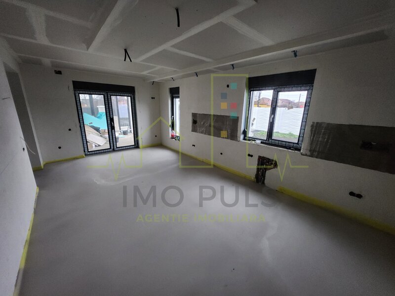 Sacalaz, casa individuala, 2 fronturi mari cu 2 porti de acces auto