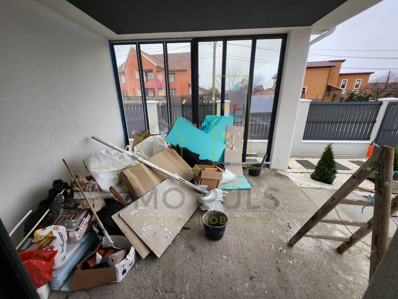 Sacalaz, casa individuala, 2 fronturi mari cu 2 porti de acces auto