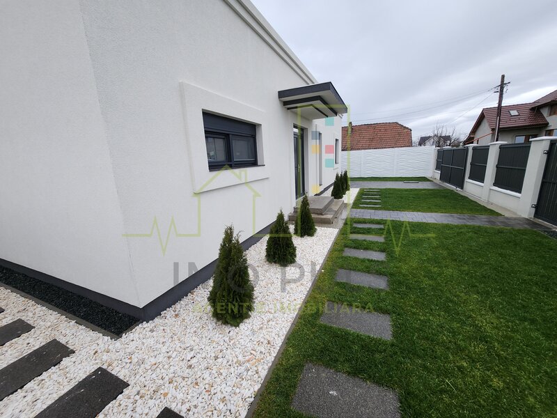 Sacalaz, casa individuala, 2 fronturi mari cu 2 porti de acces auto