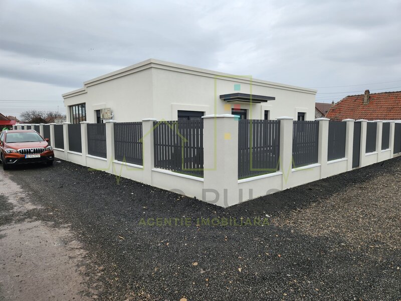 Sacalaz, casa individuala, 2 fronturi mari cu 2 porti de acces auto