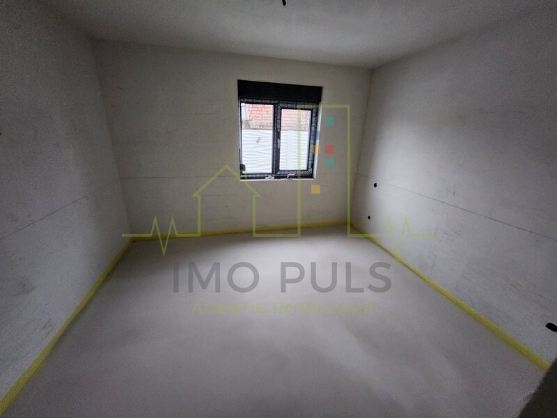 Sacalaz, casa individuala, 2 fronturi mari cu 2 porti de acces auto